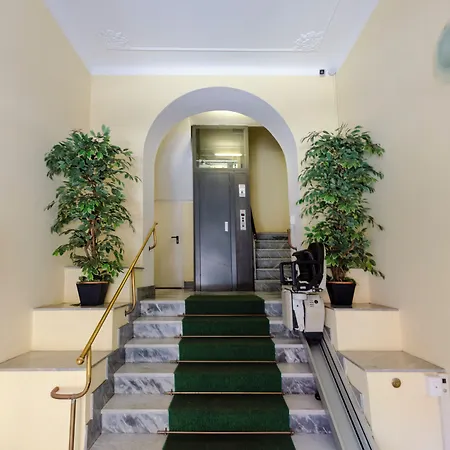 Joivy Spacious Family For 4, In Carignano, Apartamento Génova