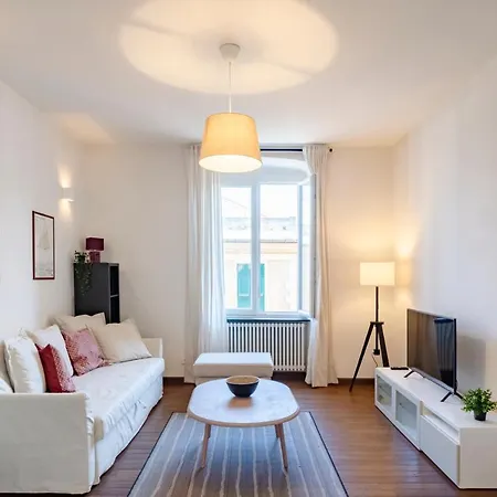 Joivy Spacious Family For 4, In Carignano, Genua