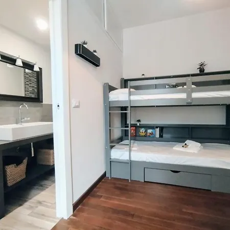 Joivy Spacious Family For 4, In Carignano, Genua
